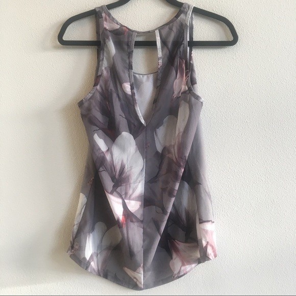 Fabletics Floral Bess Tank Top Mesh Workout Lightweight Gray Cutout Back Small - Picture 6 of 13